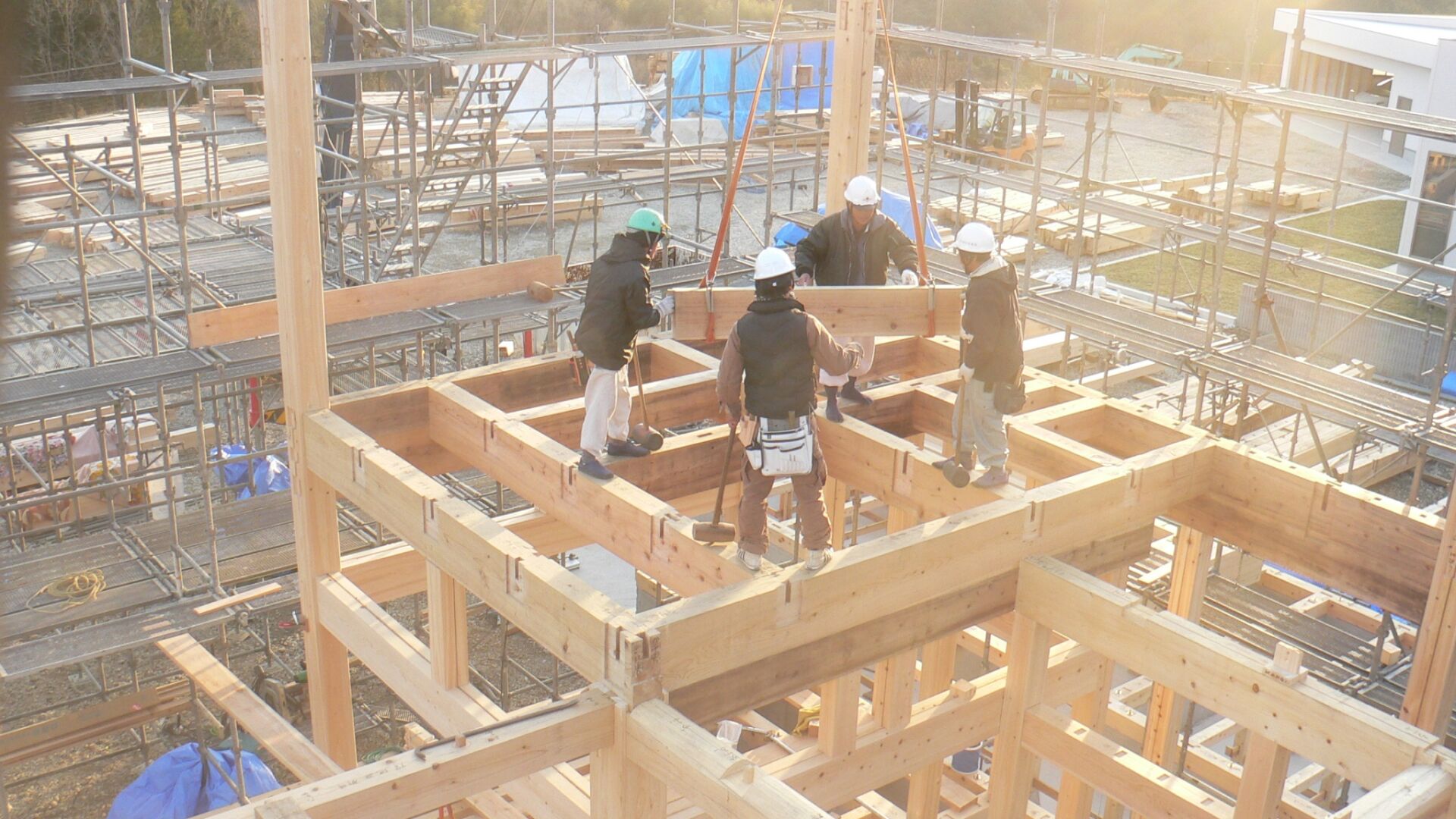 木組みを行う宮大工職人